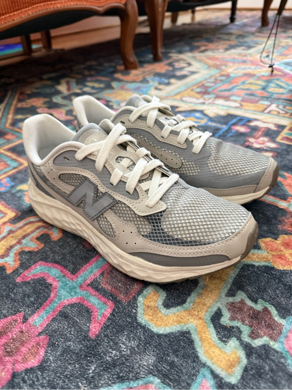 Sz 9 New Balance Grey and White Womens Classic Athletic Running Shoes